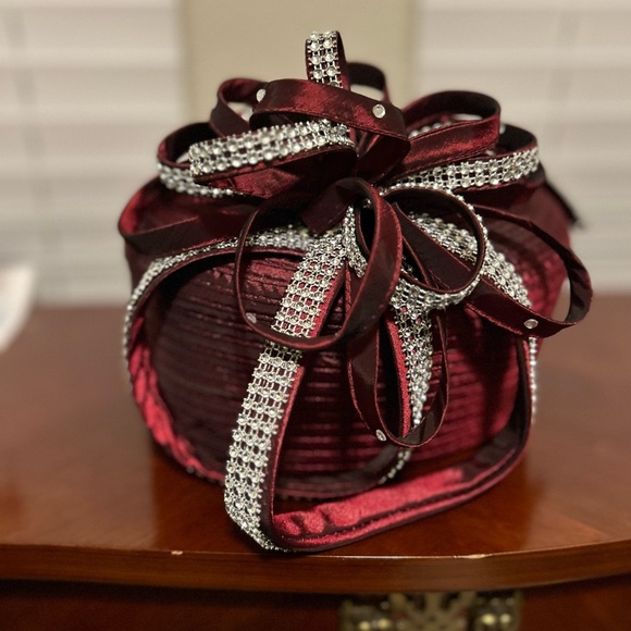 Fancy hat - Picture 1 of 2
